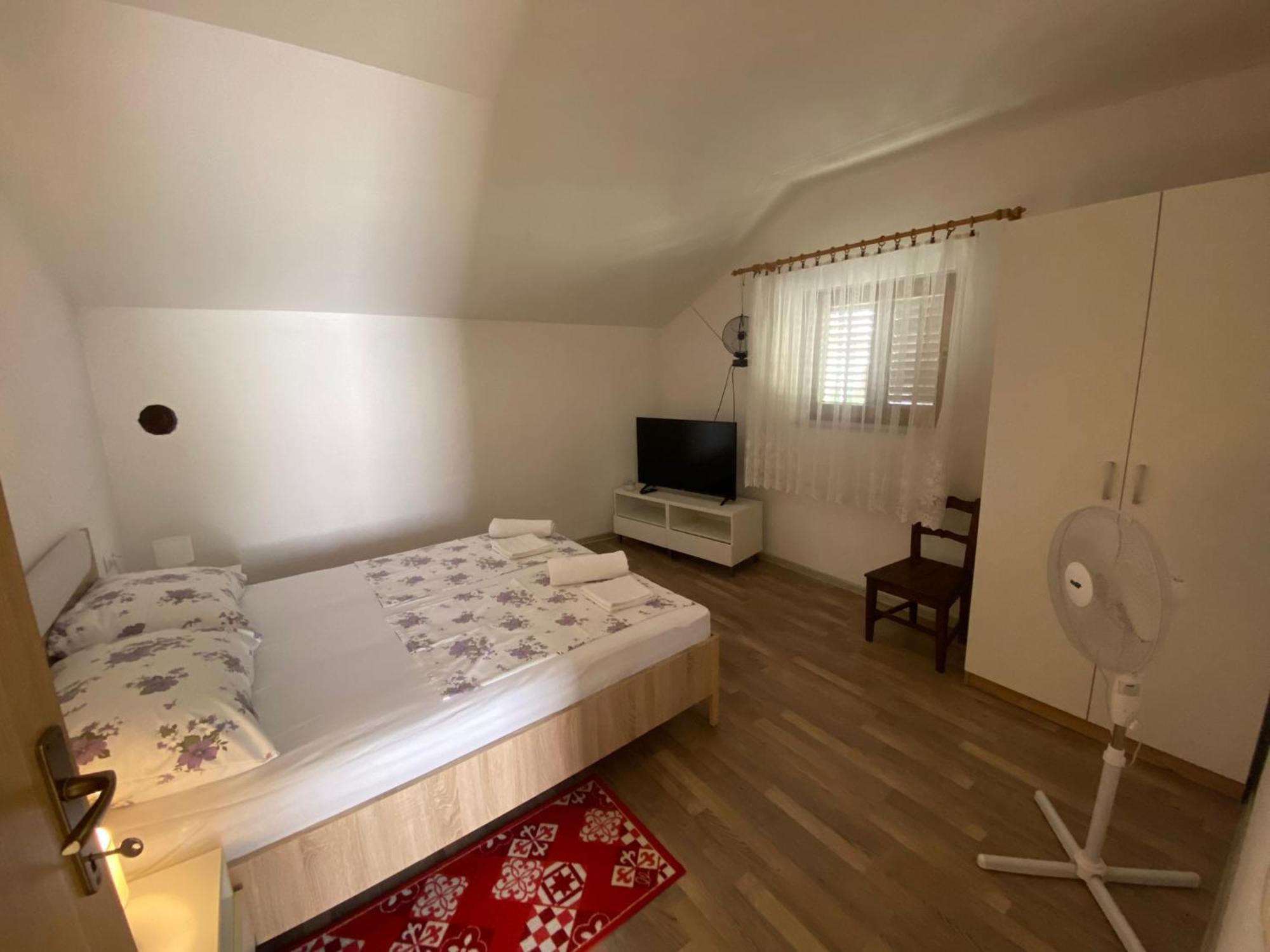 Apartmani Anka Горни Карин Екстериор снимка