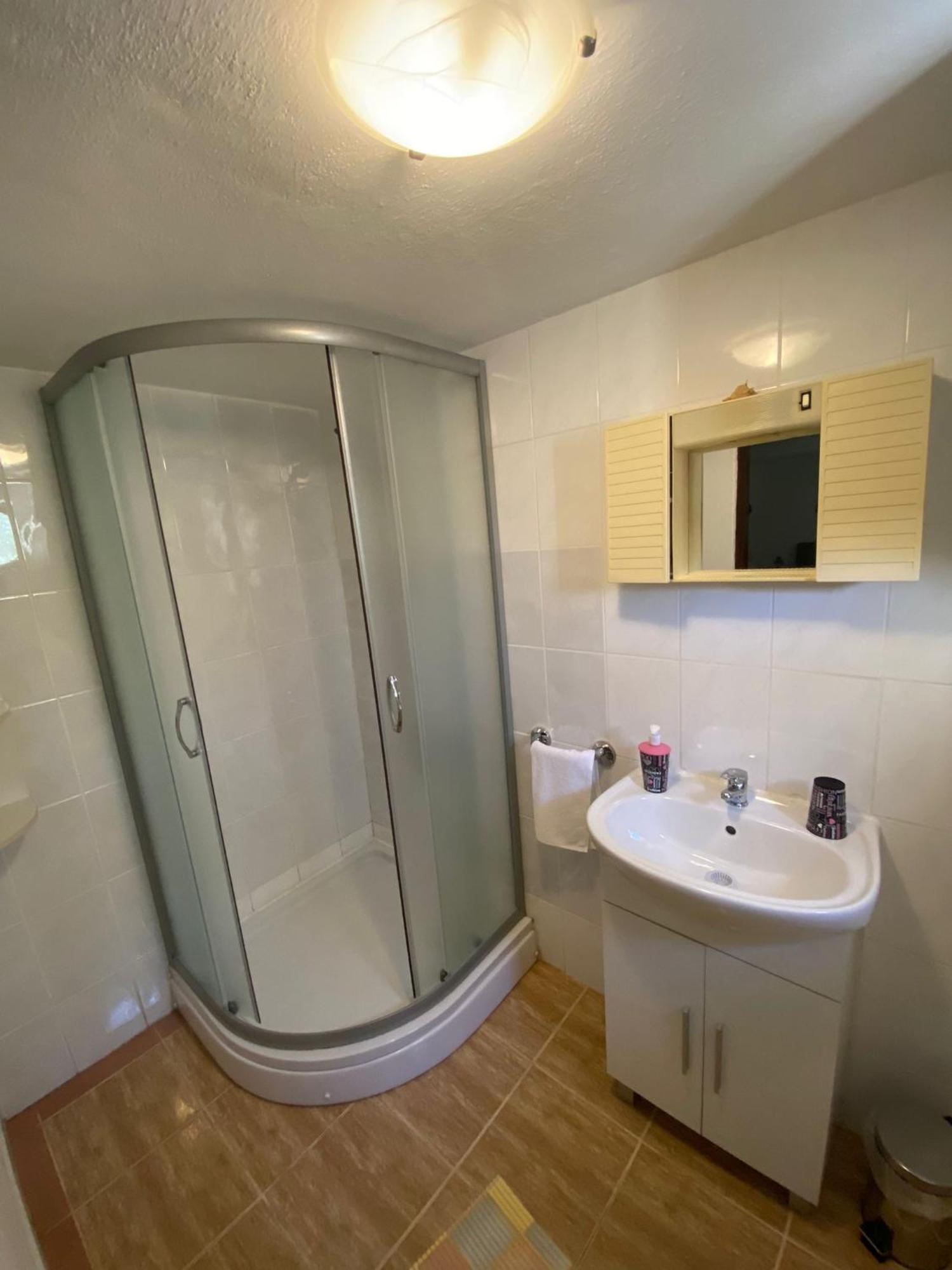 Apartmani Anka Горни Карин Екстериор снимка